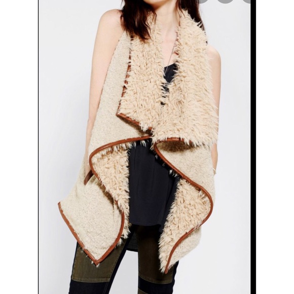 Urban Outfitters Jackets & Blazers - Urban Outfitters Staring At Stars Sherpa Vest